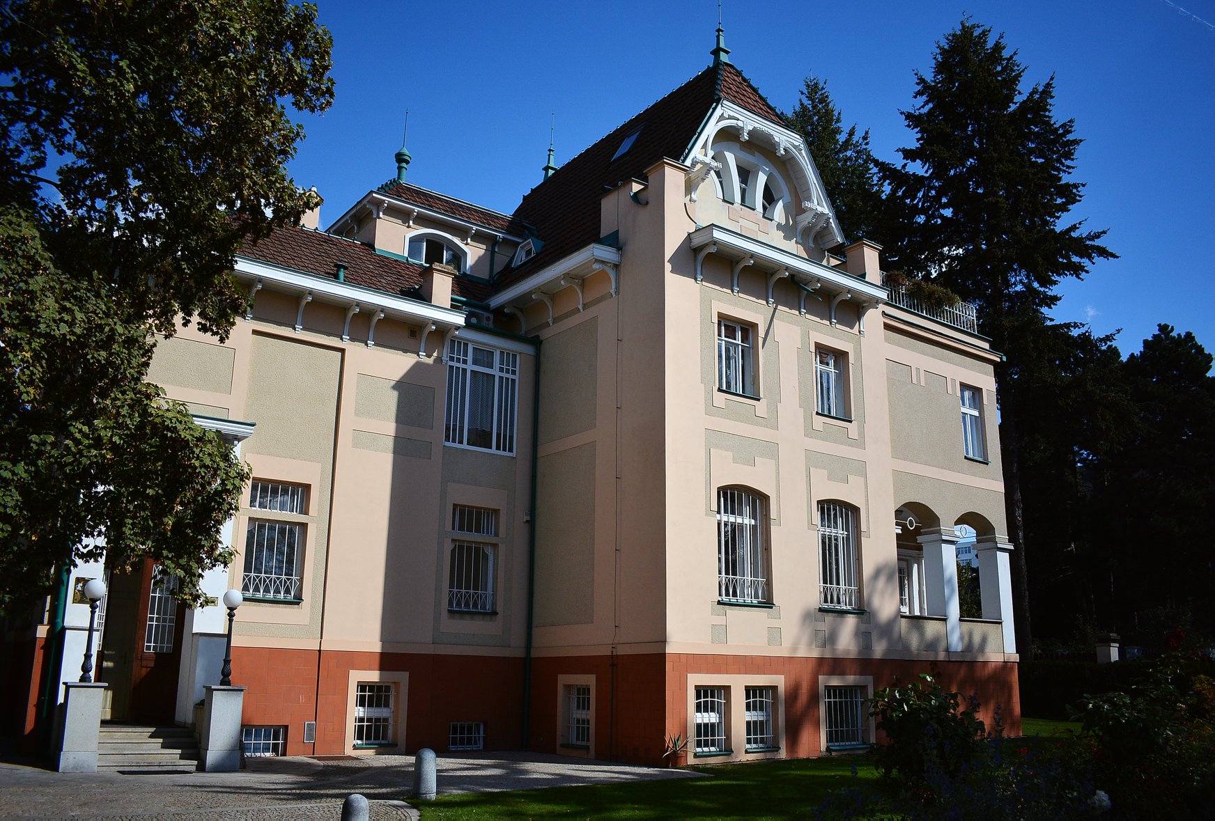 Auction House Zezula 